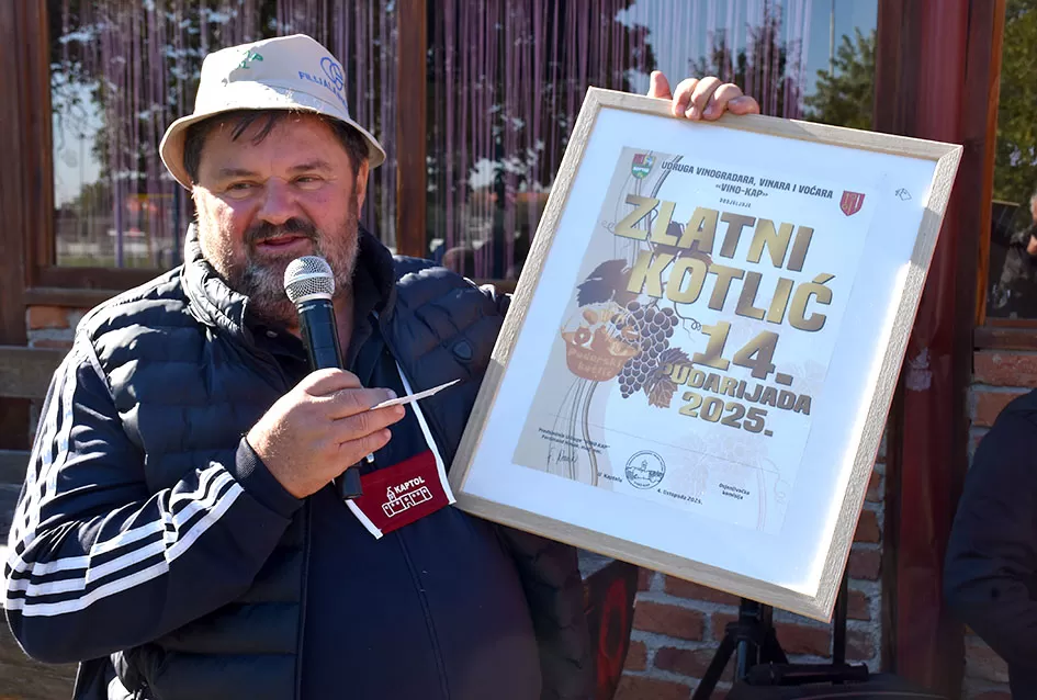 [FOTOGALERIJA] Željko Rodić  skuhao najbolji kotlić na 14. kaptolačkoj pudarijadi