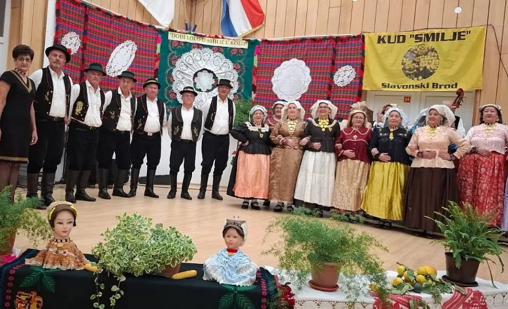 Orilo se iz Brodskog Vinogorja: „Dođi, lolo, u smilje, u kolo!“