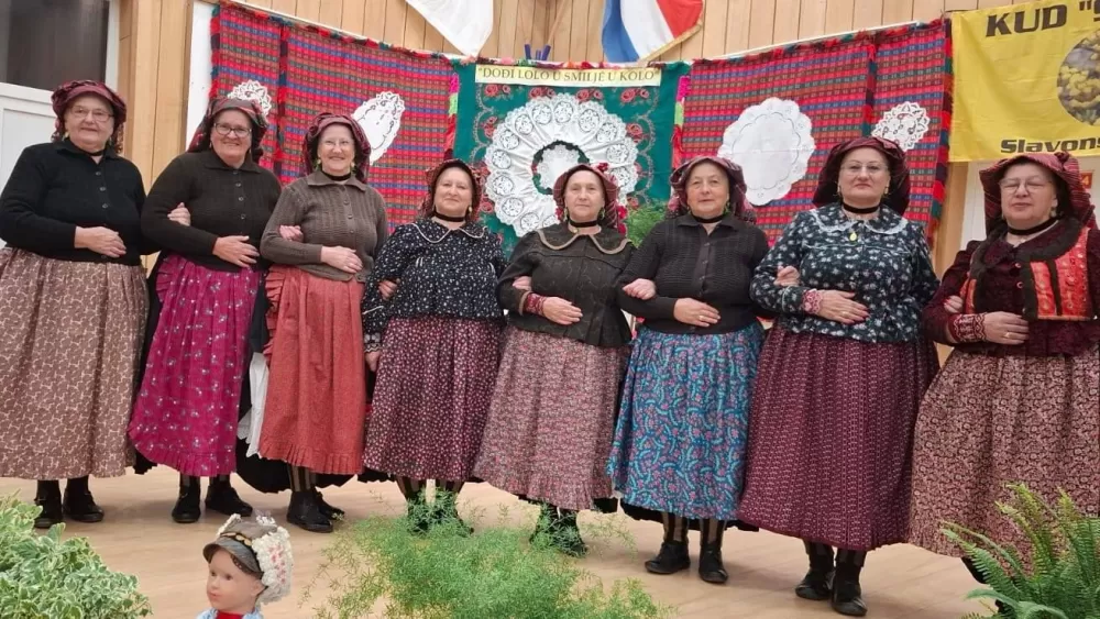 Orilo se iz Brodskog Vinogorja: „Dođi, lolo, u smilje, u kolo!“