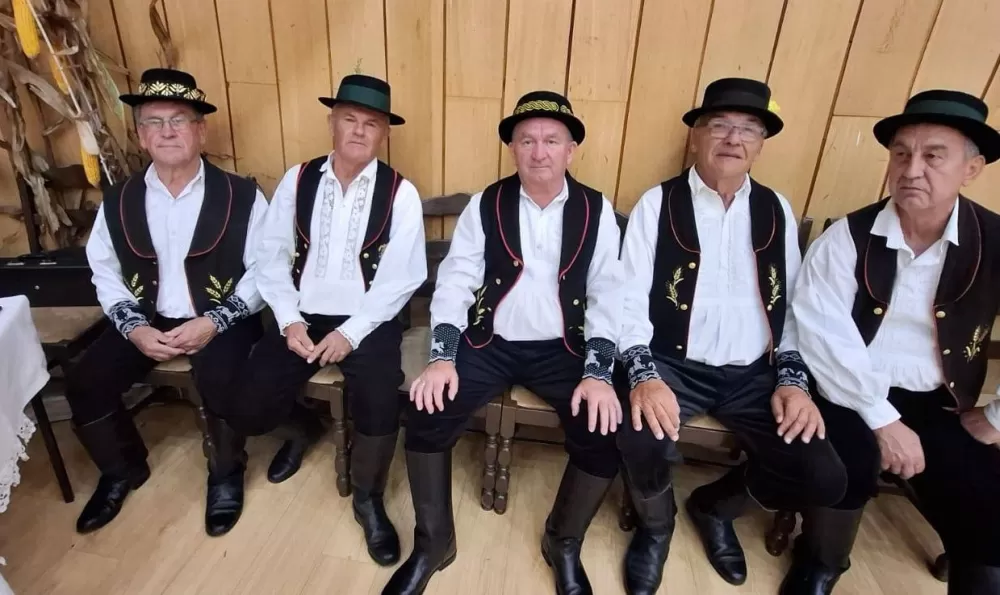 Orilo se iz Brodskog Vinogorja: „Dođi, lolo, u smilje, u kolo!“