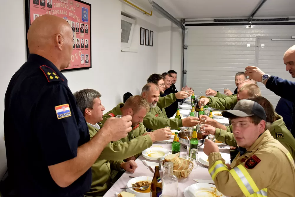 Austrijski vatrogasci doniraju još jedno vozilo Trenkovčanima