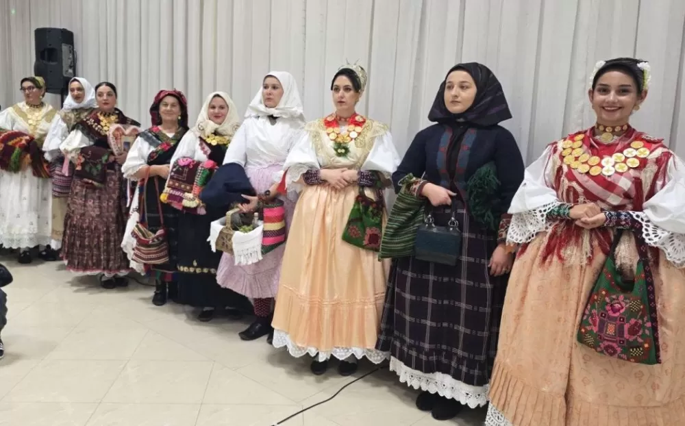SB Online | Izabrana najljepša šarenica u Oprisavcima – slavila Gabrijela Matasović iz Velike Kopanice