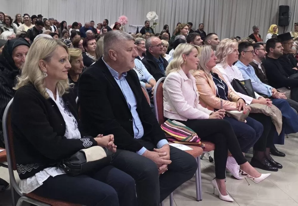 Izabrana najljepša šarenica u Oprisavcima – slavila Gabrijela Matasović iz Velike Kopanice