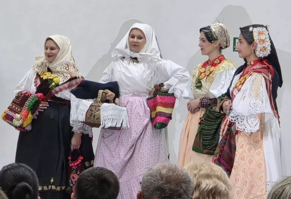 Izabrana najljepša šarenica u Oprisavcima – slavila Gabrijela Matasović iz Velike Kopanice