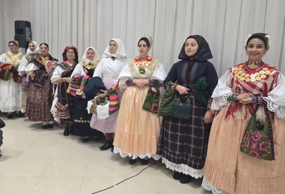 Izabrana najljepša šarenica u Oprisavcima – slavila Gabrijela Matasović iz Velike Kopanice
