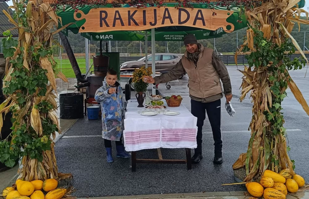 SB Online | Slavila rakija, tradicija i pjesma: U Podcrkavlju održana 16. „Rakijada“