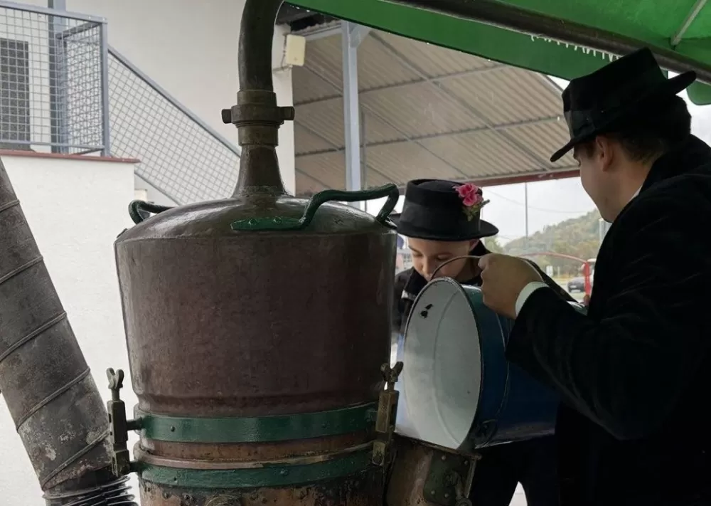 Slavila rakija, tradicija i pjesma: U Podcrkavlju održana 16. „Rakijada“