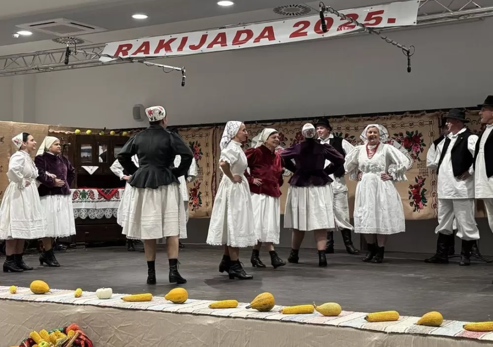 Slavila rakija, tradicija i pjesma: U Podcrkavlju održana 16. „Rakijada“