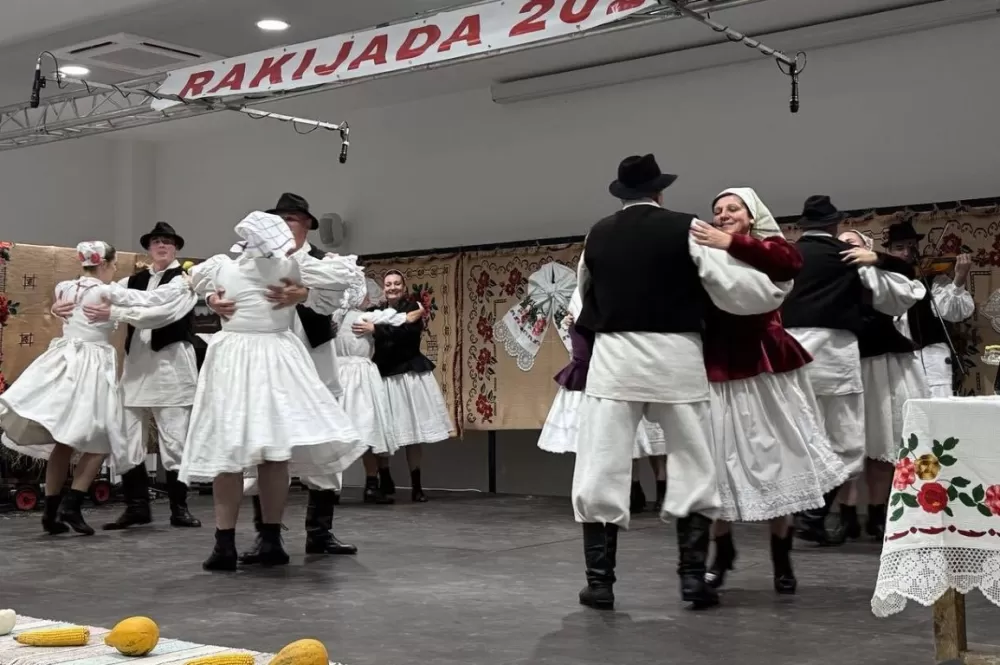 Slavila rakija, tradicija i pjesma: U Podcrkavlju održana 16. „Rakijada“