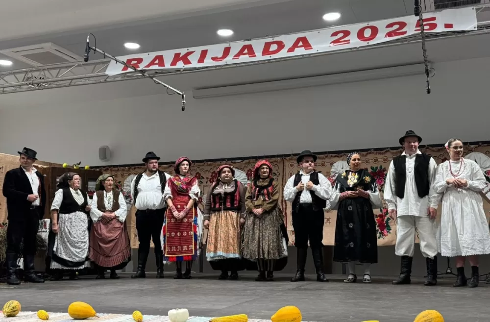 Slavila rakija, tradicija i pjesma: U Podcrkavlju održana 16. „Rakijada“