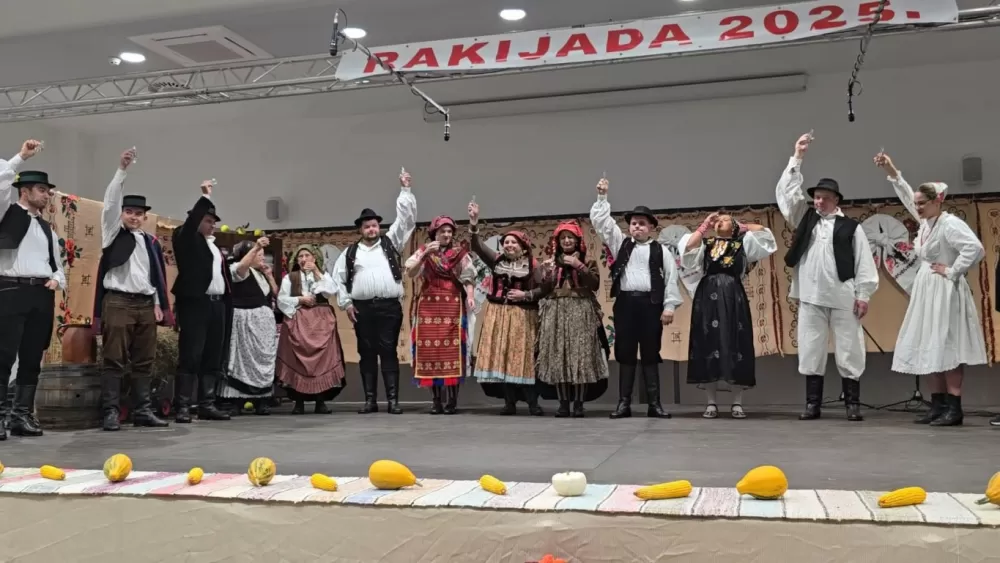 Slavila rakija, tradicija i pjesma: U Podcrkavlju održana 16. „Rakijada“