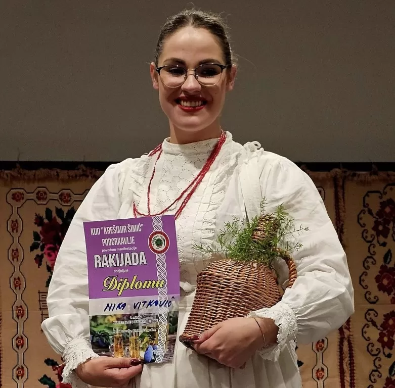 Slavila rakija, tradicija i pjesma: U Podcrkavlju održana 16. „Rakijada“