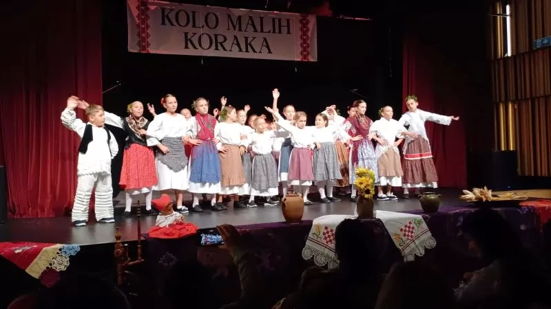 Požega.eu | KULTURNO-UMJETNIČKO DRUŠTVO „ORLJAVA“: Smotra dječjeg folklora „Kolo malih koraka”