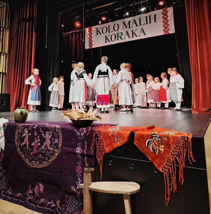 KULTURNO-UMJETNIČKO DRUŠTVO „ORLJAVA“: Smotra dječjeg folklora „Kolo malih koraka”