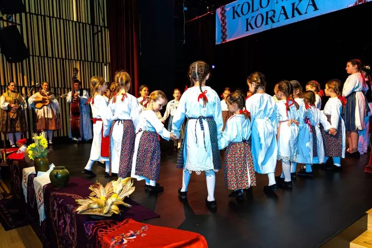 KULTURNO-UMJETNIČKO DRUŠTVO „ORLJAVA“: Smotra dječjeg folklora „Kolo malih koraka”