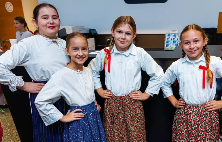 KULTURNO-UMJETNIČKO DRUŠTVO „ORLJAVA“: Smotra dječjeg folklora „Kolo malih koraka”
