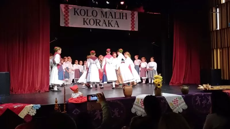 KULTURNO-UMJETNIČKO DRUŠTVO „ORLJAVA“: Smotra dječjeg folklora „Kolo malih koraka”