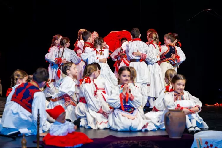 KULTURNO-UMJETNIČKO DRUŠTVO „ORLJAVA“: Smotra dječjeg folklora „Kolo malih koraka”