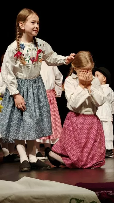 KULTURNO-UMJETNIČKO DRUŠTVO „ORLJAVA“: Smotra dječjeg folklora „Kolo malih koraka”