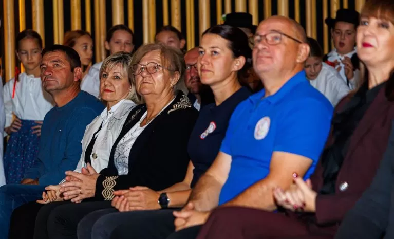 KULTURNO-UMJETNIČKO DRUŠTVO „ORLJAVA“: Smotra dječjeg folklora „Kolo malih koraka”