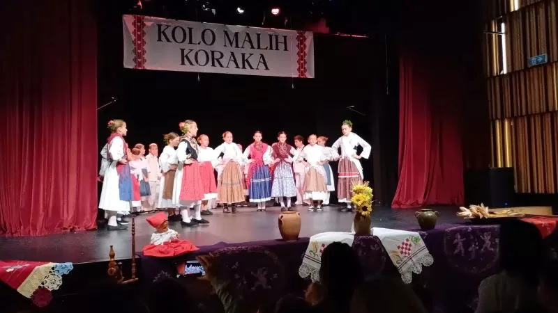 KULTURNO-UMJETNIČKO DRUŠTVO „ORLJAVA“: Smotra dječjeg folklora „Kolo malih koraka”