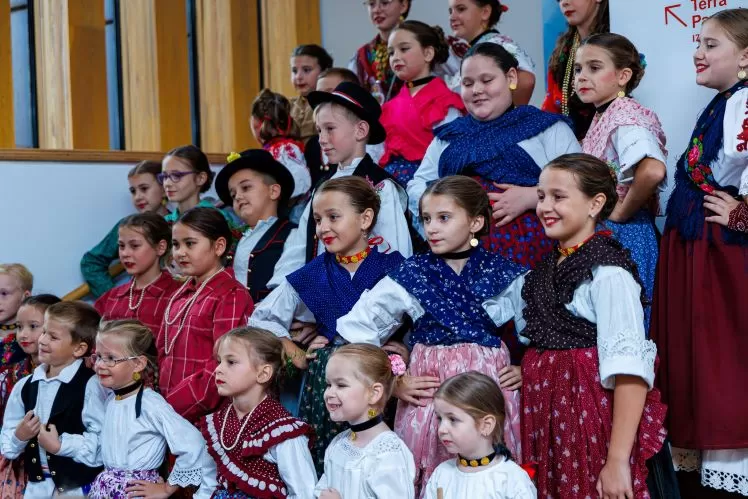 KULTURNO-UMJETNIČKO DRUŠTVO „ORLJAVA“: Smotra dječjeg folklora „Kolo malih koraka”