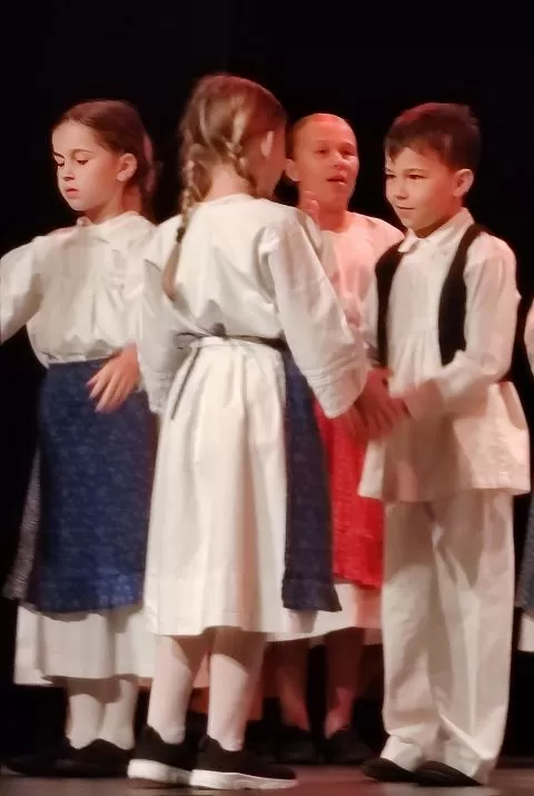 KULTURNO-UMJETNIČKO DRUŠTVO „ORLJAVA“: Smotra dječjeg folklora „Kolo malih koraka”
