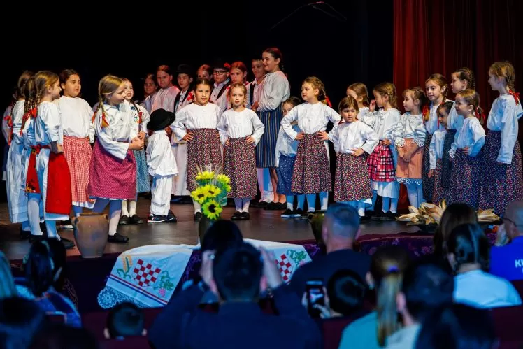 KULTURNO-UMJETNIČKO DRUŠTVO „ORLJAVA“: Smotra dječjeg folklora „Kolo malih koraka”