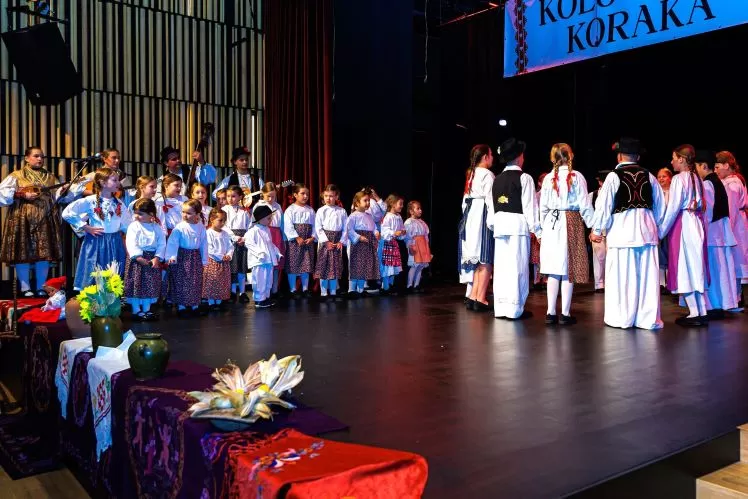 KULTURNO-UMJETNIČKO DRUŠTVO „ORLJAVA“: Smotra dječjeg folklora „Kolo malih koraka”