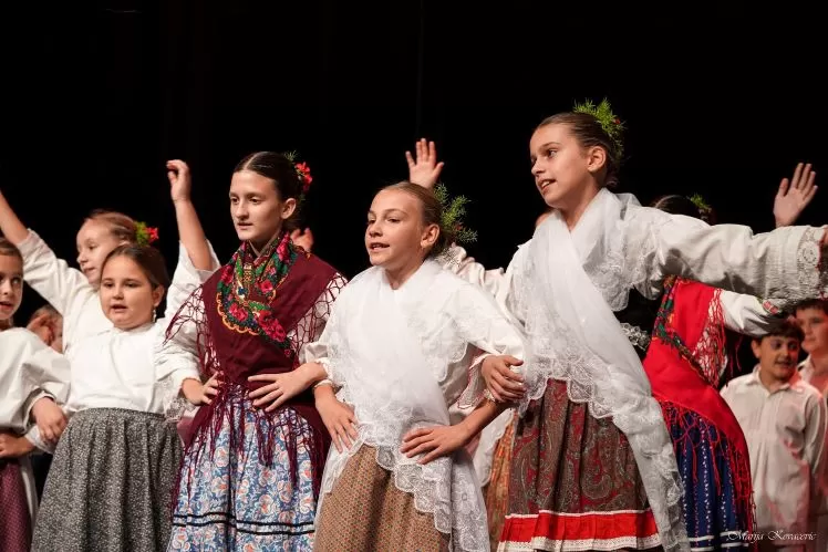 KULTURNO-UMJETNIČKO DRUŠTVO „ORLJAVA“: Smotra dječjeg folklora „Kolo malih koraka”