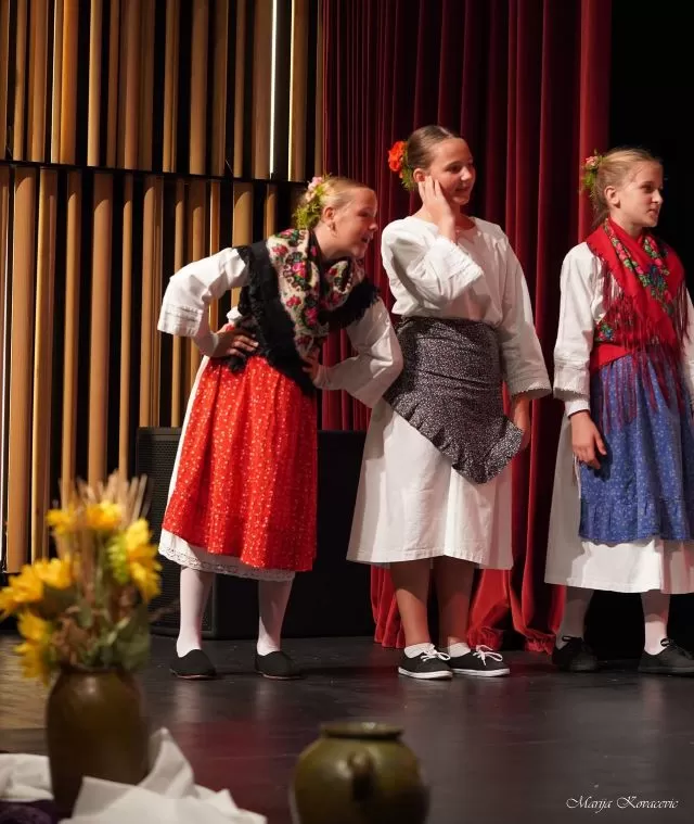 KULTURNO-UMJETNIČKO DRUŠTVO „ORLJAVA“: Smotra dječjeg folklora „Kolo malih koraka”