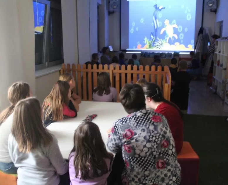 „ČETVRT KNJIGE“ U PLETERNICI: Na Zelenoj radionici predstavljene slikovnice Martine Markov uz druženje s galebom Markom