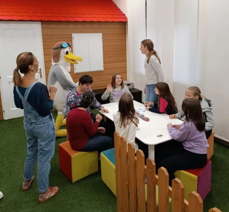 „ČETVRT KNJIGE“ U PLETERNICI: Na Zelenoj radionici predstavljene slikovnice Martine Markov uz druženje s galebom Markom