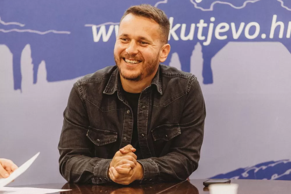 Mali vijećnici Grada Kutjeva, velike ideje: Gradonačelnik popio čaj… i ostao bez riječi!