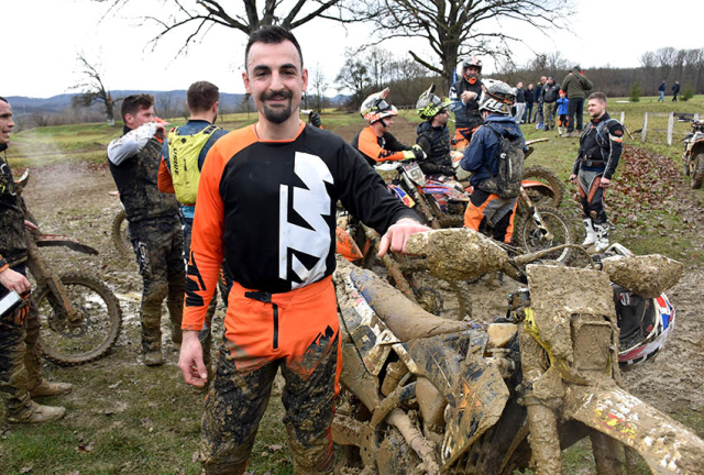 Požega.eu | ODRŽANA TRADICIONALNA NOVOGODIŠNJA MOTOCORSS UTRKA NA VILARAMA: Darko Puljić iz Miholjca pobjednik