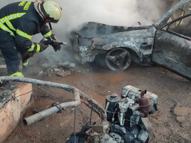 Požega.eu | Požar u Jakšiću: Izgorio automobil i radni stroj; šteta je velika (FOTO)