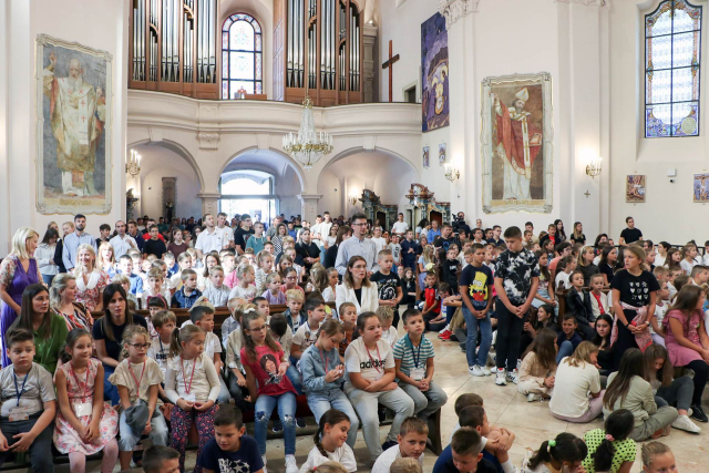 Požega.eu | Zazivom Duha Svetoga za učenike Katoličke osnovne škole i Katoličke gimnazije te učenike drugih škola grada Požege