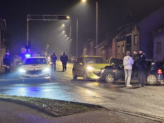 Požega.eu | [FOTO] Jedna osoba ozlijeđena u prometnoj nesreći u Vidovcima