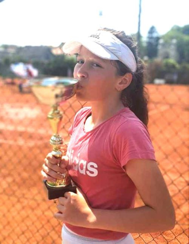 Požega.eu | TENISKI KLUB POŽEGA: Mlada tenisačica Lucija Grbeš osvojila treće mjesto u Zagrebu