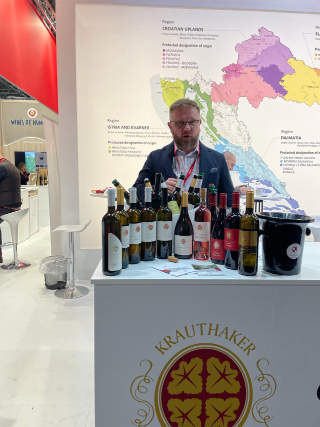 NAŠI VINARI U EUROPI:  Vinarija Kutjevo predstavila u Dusseldorfu dva nova vina, a još su izlagali Krauthaker i Galić, te Destilerija Šimić  