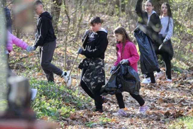 Požega.eu | Učenici kutjevačke Osnovne škole sudjelovali u akciji čišćenja okoliša 