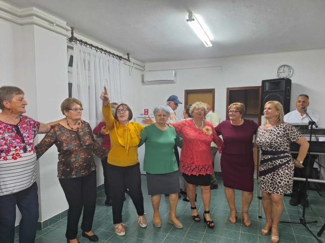 Požega.eu | VELIČKA ZABAVA: Umirovljenici opet zajedno-veseli na još jednoj priredbi