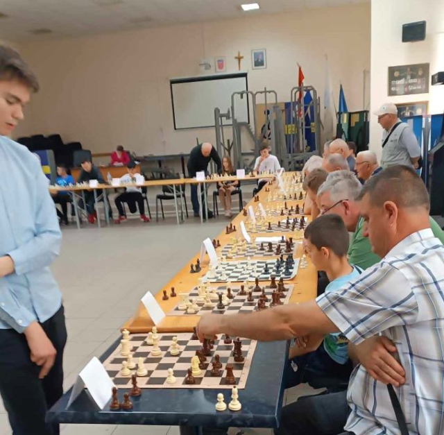 Požega.eu | Na šahovskoj simultanci u Slavonskom Brodu sudjelovali i igrači iz Požeštine