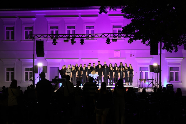 Požega.eu | (FOTOGALERIJA) Koncert ispred Katedrale: ʼOvim svečanim koncertom zaokružujemo svoju koncertnu sezonuʼ