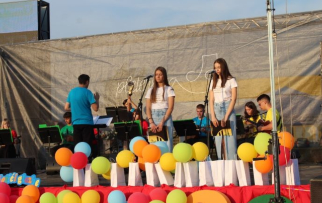 Požega.eu | Na Trgu bećarca održana prva večer „Cvjetića glazbe“