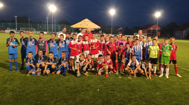 SB Online | Nogometni početnici iz Batrine pobjednici u svojoj kategoriji, a limačići drugi na dječjem nogometnom turniru u Kaptolu kod Požege