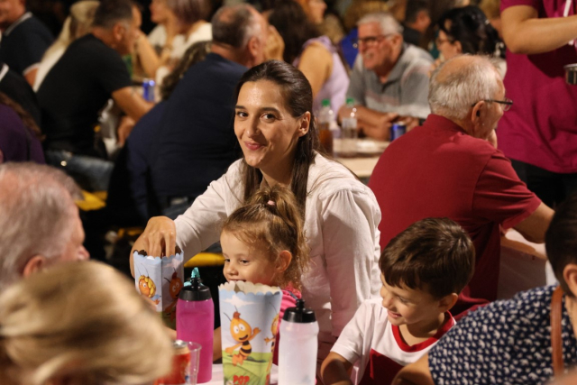 SB Online | (FOTOGALERIJA) Uz nastup „Energy banda“ i „Slavonskih lola“ održana završna večer Gastro večeri u Batrini  