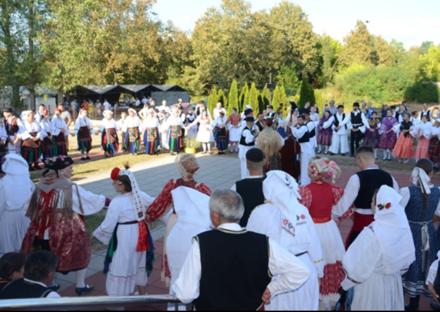 Požega.eu | GOSTOVANJE U SUSJEDSTVU: Folkloraši pleterničke Orljave i jakšićkih Slovaka nastupili u Bosanskoj Posavini