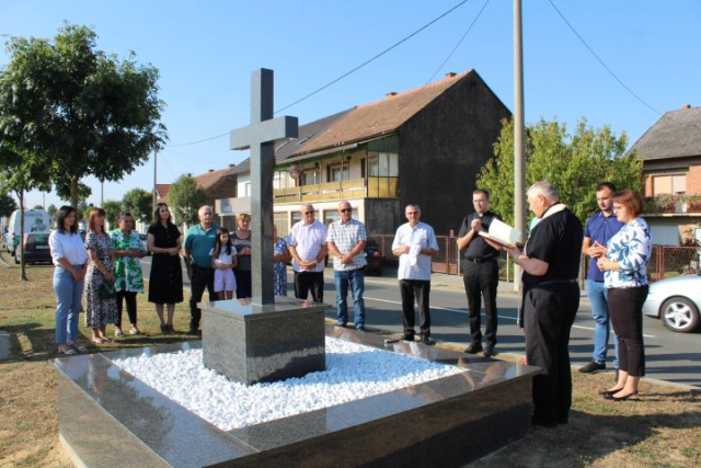 Požega.eu | Blagoslovljen obnovljeni križ sagrađen daleke 1903. godine