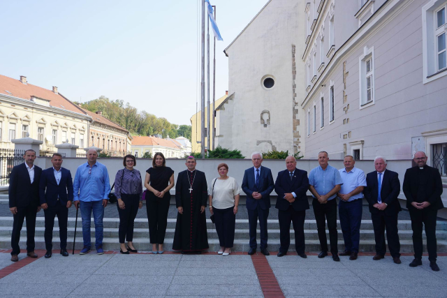 Požega.eu | Susret biskupa Martinovića sa županicom, gradonačelnicima i načelnicima s područja  Požeško-slavonske županije